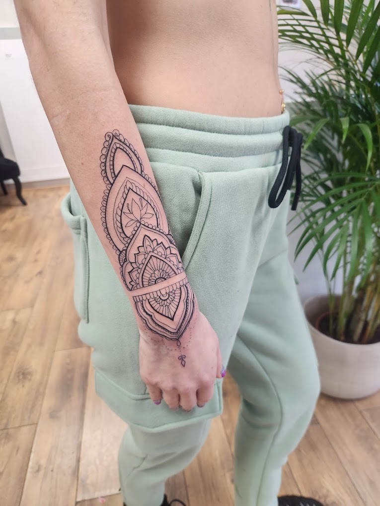 Tattoo saint genis 66 EldenInk, ornemental par skin'ink